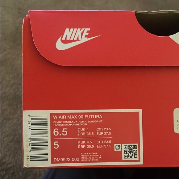 Brand new! Never worn! Nike Air Max 90 Futura Sneakers! - Picture 2 of 9